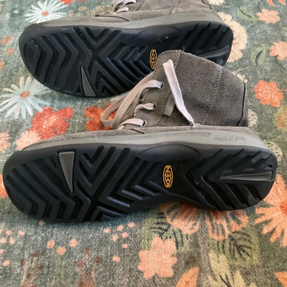 Keen Waterproof Boots Women 7.5 Gray Suede Lace Up Buckle 1011439